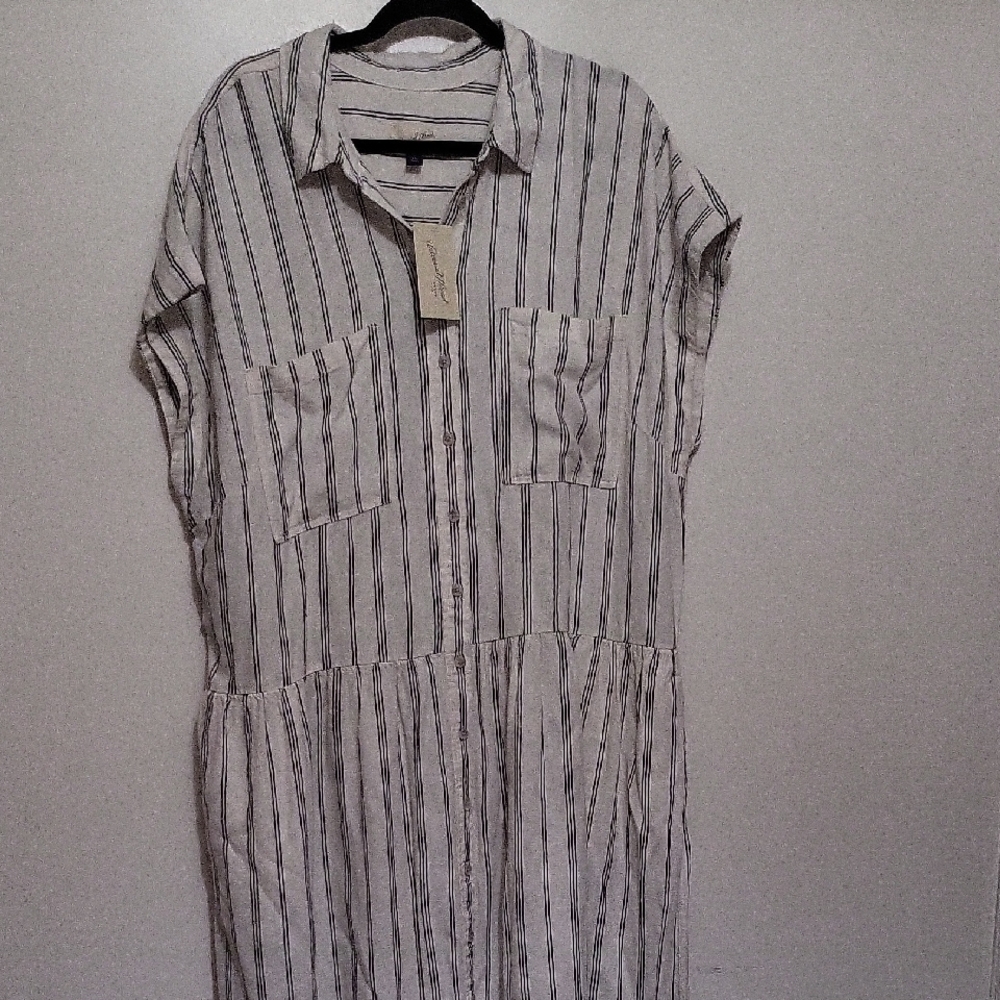 Striped White and Black Maxi Dress - Picture 2 of 6